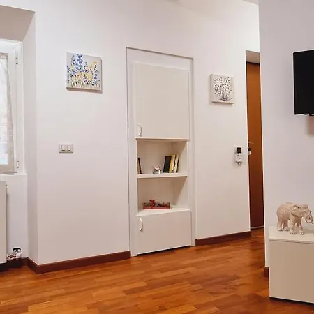 My House&apartments 아그라테브리안자